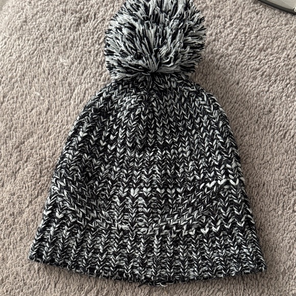 Rebecca Minkoff Knit Hat + Fingerless gloves - Picture 4 of 4